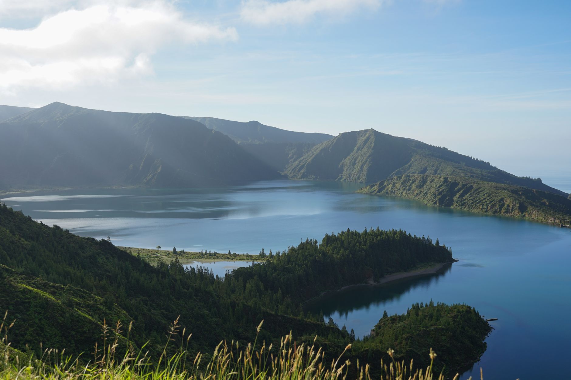 Lagoa do Fogo, dans le cratère volcanique de São Miguel
